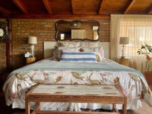 one-cabanas-los-antiguos-cabana-malva-sommier-dormitorio